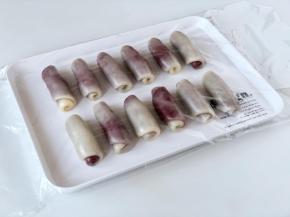 按顺序全部卷好后，盖保鲜膜松弛15分钟。