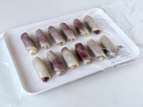 按顺序全部卷好后，盖保鲜膜松弛15分钟。