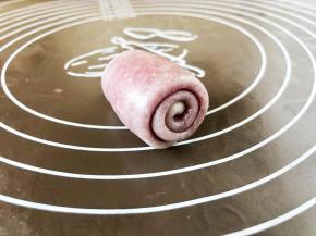 然后自下而上卷起。