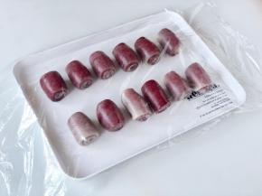 按顺序全部卷好后，盖保鲜膜松弛15分钟。