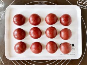 收口向下放，全部包好，注意盖保鲜膜防止表皮变干。