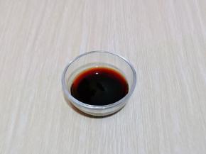 蚝油，生抽，料酒混合在一起，搅拌均匀，
