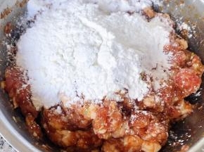 肉馅中添加适量淀粉