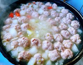 水开时丸子就漂浮起来