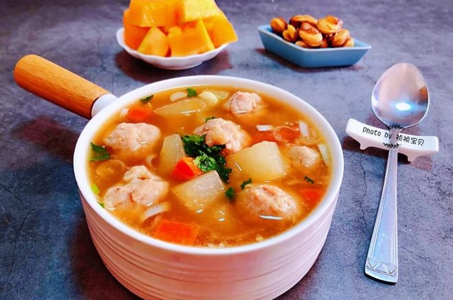 冬瓜胡萝卜肉丸汤