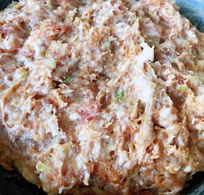 肉馅完全搅拌均匀起劲