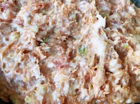 肉馅完全搅拌均匀起劲