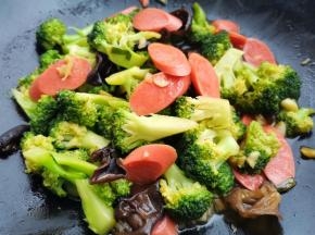 一小勺盐，翻炒片刻出锅。