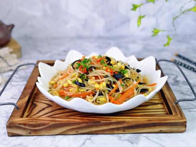 黑木耳胡萝卜丝炒豆芽