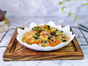 盛出装盘，撒上葱花。