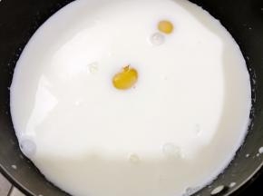 打入一个鸡蛋搅拌均匀