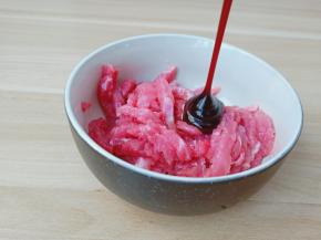 加入蚝油一勺。