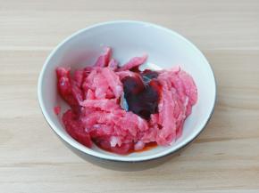 加番薯粉一勺。