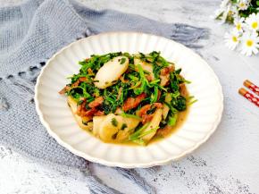 年糕有嚼劲，草头鲜美的滋味吃一次就忘不了。