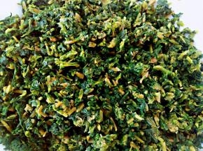 荠菜洗净，过热水焯烫下，捞出过凉水后攥干水分，切碎。