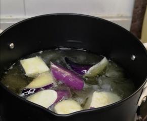 将茄子过一遍油