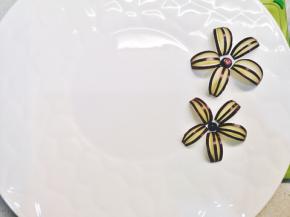 切了几片茄子装饰