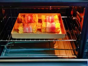 入烤箱中层，上下管180度烤15分钟左右即可，注意观察颜色，烤箱温度及时间仅供参考。