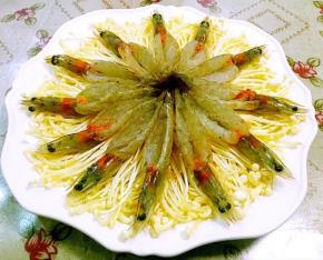 海虾摆在金针菇上面