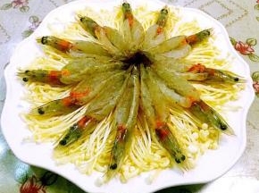 海虾摆在金针菇上面