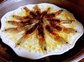 蒸锅烧开水放入蒸锅中大火蒸十二分钟