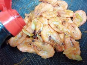 最后加入生抽翻炒均匀即可关火出锅