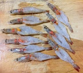 海虾依次处理好放入料酒腌制十分钟