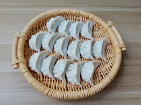 一会会就包了这么多饺子。