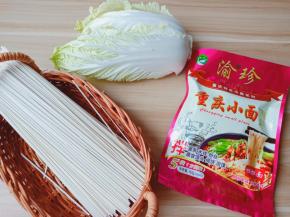 准备小面调味料。