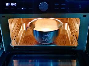 入蒸烤箱进行发酵。