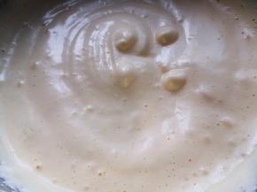 用电动打蛋器混合均匀