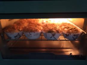 放入预热好的烤箱中层，上下火90度30分钟