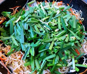 韭菜要最后快要好的时候才放，如果放在了既影响口感又会影响颜值哦