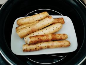 山药清洗干净 放入蒸锅蒸熟