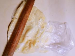 装入食品袋压成泥