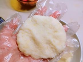 取一份 在掌心按扁