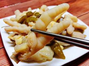 泡椒鸡爪入口脆嫩酸辣又爽口
