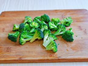 西蓝花切小朵。