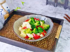 盛出装盘，简单快手小炒。