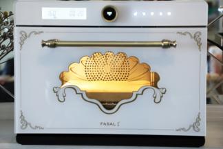 法帅蒸烤箱设置烧烤功能，蛋糕放入预热好的烤箱内，温度160度，下层28分钟。