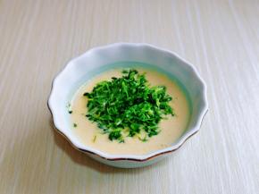 加入切碎的豆苗，搅拌均匀。