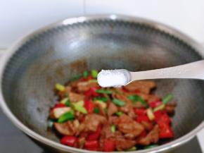 按个人口味加入盐。