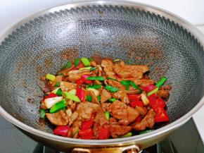 快速翻炒2分钟出锅。