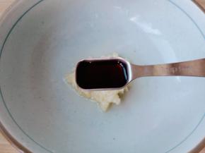 加入生抽3勺，醋2勺。