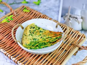 煎饼做好后可以切小块。