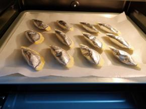 将烤盘放入预热好的烤箱中层，上下管190度烤15分钟。