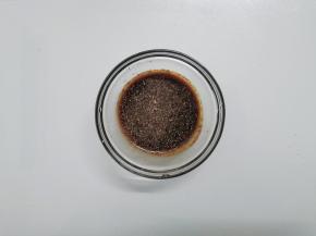 将生抽，蜂蜜，胡椒粉一起倒入碗中搅拌均匀备用