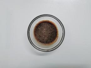 将生抽，蜂蜜，胡椒粉一起倒入碗中搅拌均匀备用