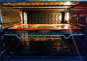 送进烤箱，上火120下火160度18分钟（烤箱温度和时间仅供参考）