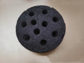 找一个喝奶茶的吸管 每个上搓一些小洞就可以了